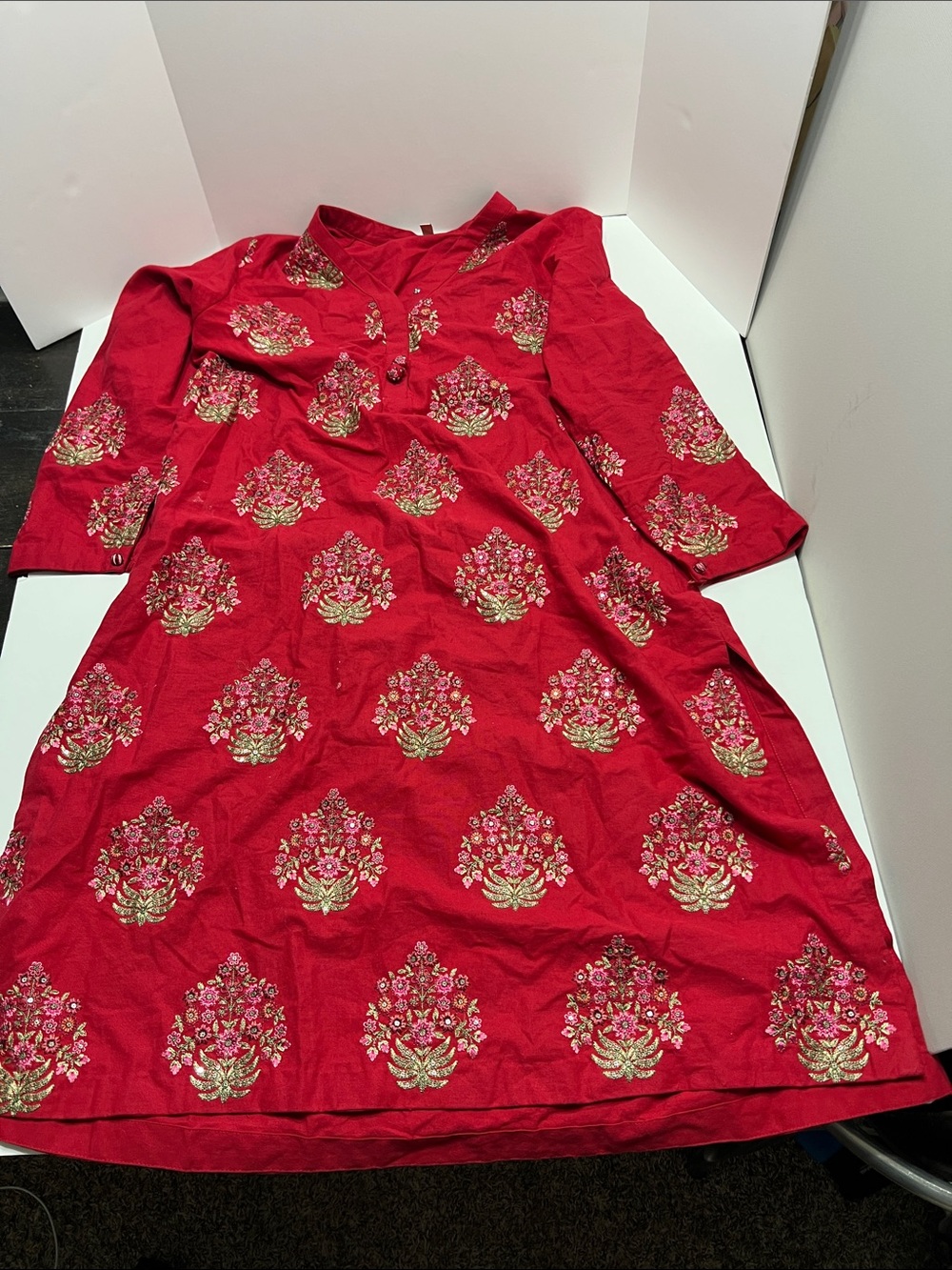 Red Embroidered Floral Formal Dress - Elegant V-Neck Long Sleeve